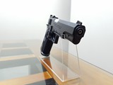 Swiss Arms
Velocidad 110 metros por segundo
Tecnología CO2
Calibre 4,5 Balines de acero
Sintético peso 650 gramos
Largo 23cms y cargador de 20 balines